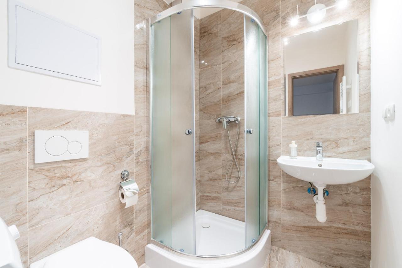 Brand New Studio Apartment #31 In Brand New Building With Free Parking In The Center Praag Buitenkant foto